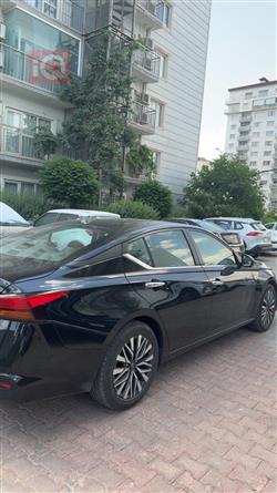 نیسان ئەلتیما
